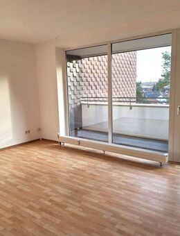 Erstbezug nach Renovierung - helle 3-Zimmer-Wohnung mit 2 Balkonen in Erlangen - Erlangen