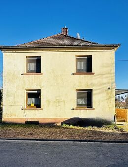 "Gemütliches Einfamilienhaus mit viel Platz, Garten, Garagen und viel Potenzial für Ihre Wünsche" - Sankt Wendel