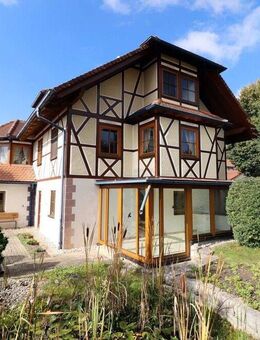 Freistehendes Einfamilienhaus mit wunderschönem Garten, Wintergarten und Doppelgarage! - Hohenstein (Baden-Württemberg)