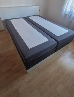 Holz Boxspringbett 160 × 200 mit Regalen und Bettkasten - Wolfschlugen