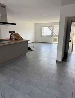Moderne 3 Zimmer,Küche, Bad Wohnung kernsaniert mit Fußbodenheizung Garten Optional möglich - Gondershausen