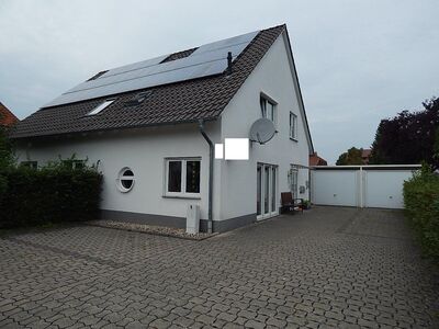 Dieses Haus könnte ein Einfamilienhaus, ein Zweifamilienhaus, eine Gewerbeimmobilie oder eine Praxisimmobilie sein!