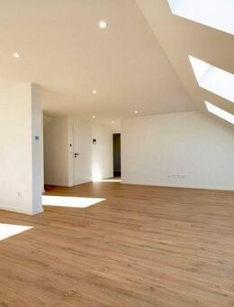 Kfw 55 - Kernsanierung - moderne 3-Zimmer-Wohnung mit Balkon im 3-Parteien-Haus - provisionsfrei - Oettingen (Bayern)