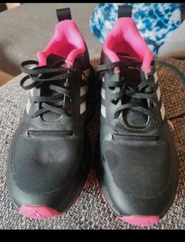 Adidas Turnschuhe NEU - Stadtallendorf