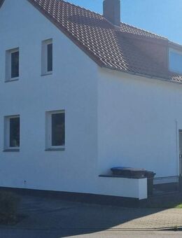 Renovierte 4 Zimmer Hochparterre-Wohnung in zentrale Lage von Varel - Varel