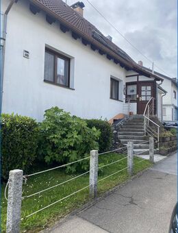Sehr schönes 1-2 Familienhaus imit tollem Garten und Doppelgarage, als Doppelhaushälfte mit Ausbaupotential - Mühlingen