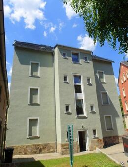 Wittgensdorf: Geräumige Familienwohnung mit Laminatboden, 2 Bädern und eigenem Gartenanteil - Chemnitz