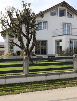 Exklusive Wohnung im Obergeschoss. In einem Weiler nahe Kumhausen. - Kumhausen