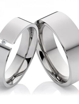 Schlichte polierte Titanringe LUC63 mit Zirkonia oder Diamant - Aholming