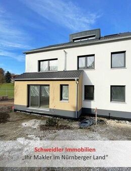 Neubaufeeling!! Traumhafte 4-Zimmer-Wohnung mit Balkon u.v.m. in toller Lage von Lauf-Simonshofen - Lauf (Pegnitz)