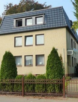 Renovierte 4-Zimmer-Wohnung in zentraler Lage von 22143-Rahlstedt mit EBK, Duschbad, G`WC und Balkon - Hamburg