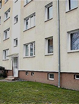 Sonnige 3-Zimmer-Wohnung mit Balkon, 3. OG, ruhige Grünlage, 2 Nettokaltmieten frei, renoviert - Burg (Sachsen-Anhalt)
