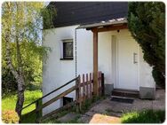 Ruhiges Wohnen in ländlicher Idylle - Reihenendhaus mit Terrasse, großem Garten und Carport! - Vöhl