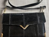 Vintage Kleine schwarze Handtasche Umhängetasche Clutch in Schlangenleder aus den 70er Jahren - Bad Oldesloe