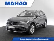 VW Tiguan, 2.0 TSI LIFE ergoActiveSitze Alu18Frankfurt, Jahr 2022 - München