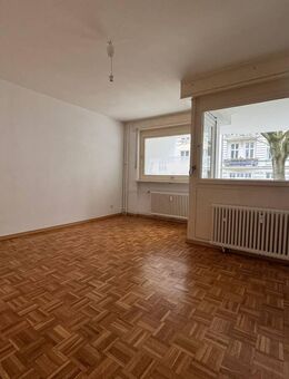 Charlottenburg: Eislebener Str: SOFORT BEZIEHBARE 4-Zimmer-Wohnung mit 74 m² - HP + SÜD-Loggia - Berlin