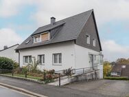 Mit Weitsicht über Homberge: Ein- bis Zweifamilienhaus mit Terrasse, Garagen und kleinem Garten! - Ennepetal (Stadt der Kluterhöhle)