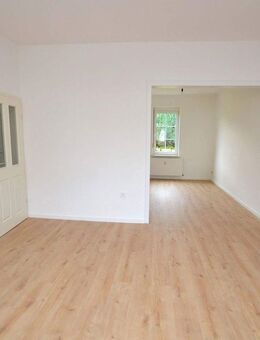 renovierte 2 1/2-Zimmer-Erdgeschosswohnung in 37627 Lenne - Lenne