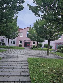 Stilvoll möblierte 2 Zi. Wohnung in Schwabing-Freimann - München