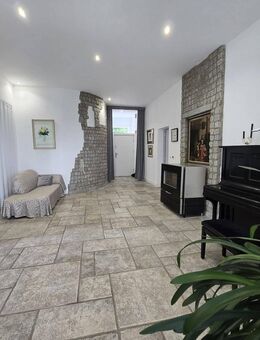 Geräumiges Anwesen auf 4.628 m² mit insgesamt drei Eigentumswohnungen (zwei im 2-Familienhaus und eine im 1-Familienhaus) - Barsinghausen