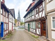 Saniertes Reihenmittelhaus mit Fachwerkcharme und zentraler Lage in Uslar - Uslar