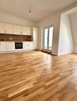Sofort einziehen! Helle 5-Zimmer-Dachgeschosswohnung im Erstbezug mit EBK, 2 Bädern und Loggia - Leipzig