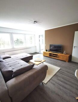 Helle 4-Zimmer-Wohnung mit Balkon und Einbauküche in ruhiger Ortsrandlage, Maintal-Hochstadt - Maintal
