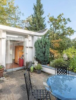 Attraktive 4-Zimmer-Wohnung mit uneinsehbarer Dachterrasse und Poolanlage in absolut gefragter Lage! - Ottobrunn