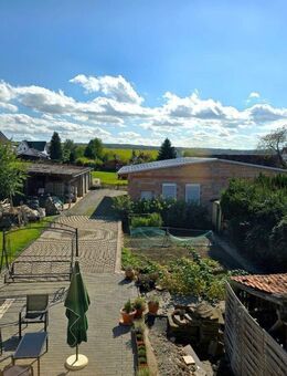 Viel Platz für Wohnen und Arbeiten: Einfamilienhaus mit Werkstatthalle und Doppelgarage - Trendelburg