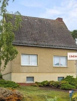 IMMOBERLIN.DE - Angenehmes Einfamilienhaus mit Westgarten & Garage in familiärer Lage - Luckenwalde