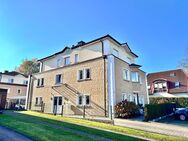 Exzellente Penthouse-Wohnung mit Lift, Design- Einbauküche, Dachterrasse u. Balkon sowie Carport-Stellplatz im Zentrum von Bad Zwischenahn - Bad Zwischenahn