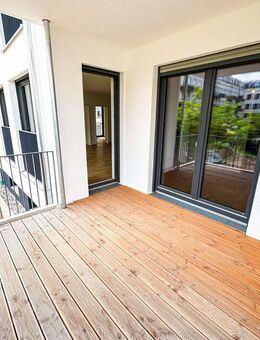 Diese Vier-Zimmerwohnung erwartet Sie - 3 Schlafzimmer - Einbauküche und Tiefgarage - Berlin