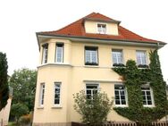 Schöne 2 Zimmer Dachgeschosswohnung im Musikerviertel mit Gartenanteil! - Halberstadt