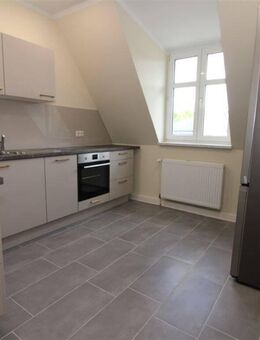 3-Zimmer im Dach; hochwertig neu saniert mit Stil; exklusive Einbauküche - Plauen