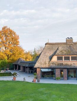 Reetdach-Villa in bester Lage - exklusives & luxuriöses Wohnen mit unverbaubarem Blick auf den See - Mühbrook