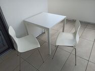 Quadratischer kleiner Tisch mit 2 Stühlen - Otting