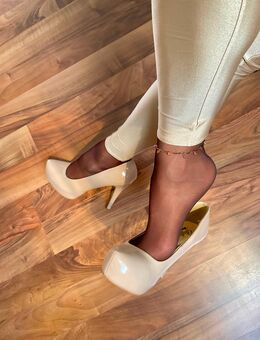 Buffalo Damen High Heels beige Lack Glanz Gr. 40 zu verkaufen Ab-satzschuhe Highheels 🥰😍 - München