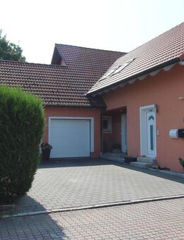 Großzügiges Wohnhaus mit 2 WHG - Hagelstadt