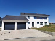 Simbach b. Landau/A92 : Neuwertiges Zweifamilienhaus -248 m2 Wfl.- in ruhiger Wohnlage! - Simbach