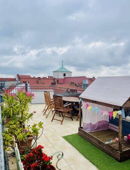 Lichtdurchflutete Maisonette-Dachgeschosswohnung mit 30m² Dachterrasse im begehrten Güntzelkiez - Berlin
