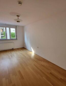 Gepflegte 3,5-Zi-EG-Wohnung mit Terrasse + EBK in Sindelfingen - Sindelfingen
