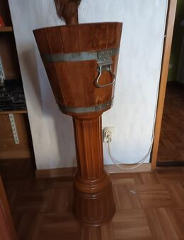 Blumenkübelständer aus Holz - München Schwabing-Freimann