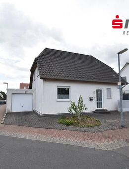 Freistehendes Einfamilienhaus mit Garage und schönem Gartengrundstück - Bedburg