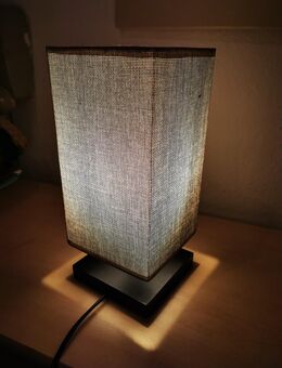 Verschenke kleine Stehlampe mit Energiesparbirne - Salach