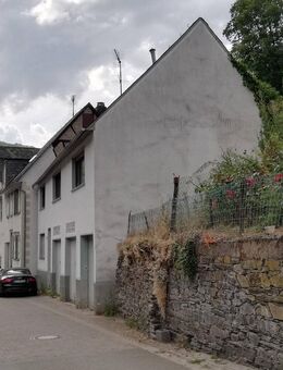 Reduziert! EFH mit 3 Garagen mit Sanierungsbedarf in Manubach - Manubach