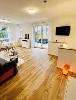 2 Zimmer + Hobbyraum: Gartenwohnung mit 105 qm Wohn-Nutzfläche & Sauna - Gilching