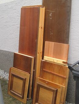 Brennholz Massivteile aus Schrank zu verschenken - Uhingen