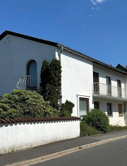 Großzügiges Unternehmerwohnhaus mit villenähnlichem Grundriss - ca. 185 m² WFL - Grst. 447 m² - sanierungsbedürftig - Selb