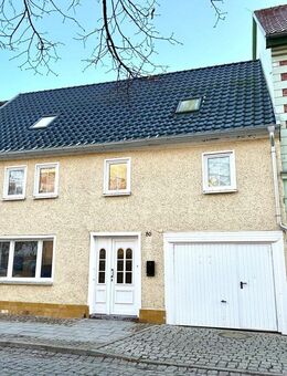 HORN IMMOBILIEN ++ großes Reihenmittelhaus mit zwei Wohneinheiten im Zentrum von Friedland - Friedland (Mecklenburg-Vorpommern)
