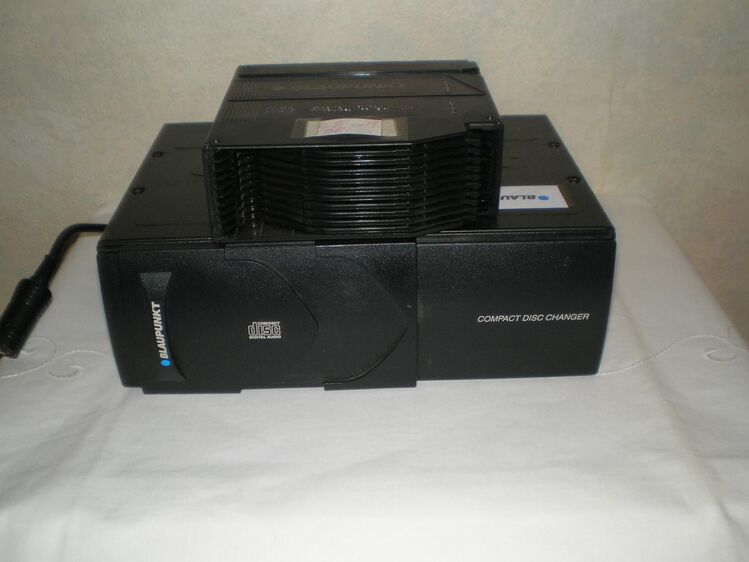 Für Bastler: Blaupunkt CD-Wechsler, VW-Radio, Q-Sonic Radio, Equalizer - Saffig